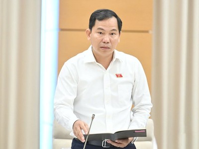 Tổng thư ký Quốc hội, Chủ nhiệm văn phòng Quốc hội, Chánh văn phòng Hội đồng bầu cử quốc gia Lê Quang Mạnh. 