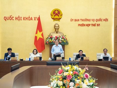 Chủ tịch Quốc hội Trần Thanh Mẫn điều hành phiên thảo luận. 