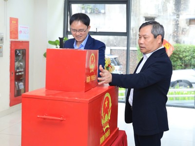 Chủ tịch UBND TP. Hà Nội Vũ Đại Thắng kiểm tra công tác bầu cử tại Đơn vị bầu cử số 3 - TP. Hà Nội.