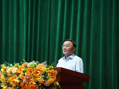 Thường trực Ban Bí thư Trần Cẩm Tú trình bày chương trình hành động tại Hội nghị. Ảnh: T.X 