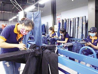 Các doanh nghiệp đã có một khởi đầu tích cực trong năm 2026. Trong ảnh: Sản xuất hàng xuất khẩu tại Công ty Dệt may Phong Phú. Ảnh: L.T