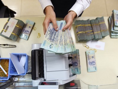  Theo quy định, các nhà băng kiểm soát tốc độ tăng trưởng tín dụng mỗi quý không được vượt quá 25% chỉ tiêu cả năm