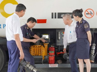 Kiểm tra xăng dầu nhập khẩu. Ảnh minh họa.