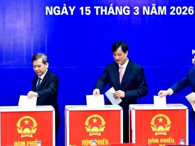 Bí thư Thành ủy Hà Nội dự lễ khai mạc và bỏ phiếu bầu cử tại phường Ba Đình 