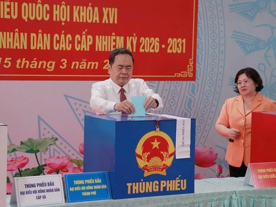 [Ảnh] Chủ tịch Quốc hội Trần Thanh Mẫn tham dự, bỏ phiếu bầu cử tại xã Hóc Môn, TP.HCM 