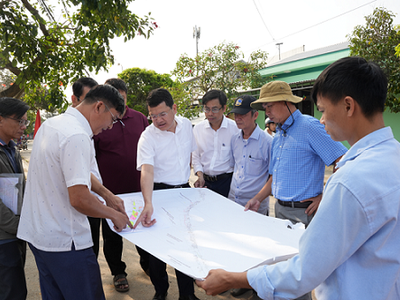 Phó Chủ tịch UBND thành phố Huế Hoàng Hải Minh kiểm tra tiến độ dự án trên địa bàn.