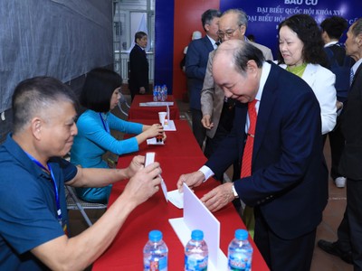 Theo Ủy ban Bầu cử TP. Hà Nội, đến 11 giờ 30 phút ngày 15/3, tỷ lệ cử tri đi bỏ phiếu trên toàn địa bàn đạt 70,09%. 