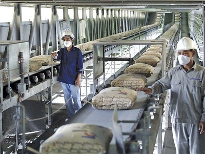 Xi măng là một trong những ngành chịu ảnh hưởng không nhỏ từ việc tăng giá xăng dầu