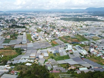 Lâm Đồng sẽ kiểm tra, rà soát toàn bộ các hồ sơ, tài liệu, bản đồ về đất đai, lâm nghiệp để tiến hành bàn giao, cập nhật vào hệ thống cơ sở dữ liệu dùng chung cho toàn tỉnh. Ảnh: Linh Đan