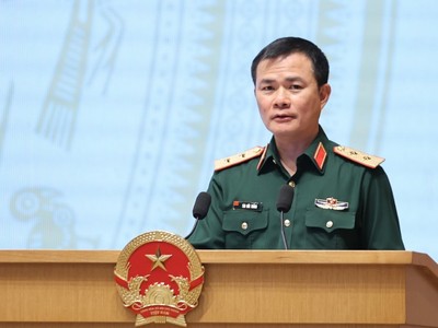 Trung tướng Tào Đức Thắng, Ủy viên Trung ương Đảng, Chủ tịch kiêm Tổng Giám đốc Tập đoàn Công nghiệp - Viễn thông Quân đội (Viettel) phát biểu tại Hội nghị - Ảnh VGP.