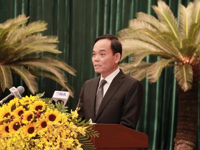 Bí thư Thành ủy TP.HCM Trần Lưu Quang phát biểu tại kỳ họp. Ảnh: Trọng Tín.