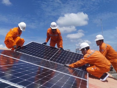 Việc triển khai đồng bộ, quyết liệt các giải pháp quản lý nhu cầu và sử dụng điện tiết kiệm, hiệu quả trên phạm vi toàn quốc có ý nghĩa đặc biệt quan trọng, góp phần giảm phụ tải đỉnh, nâng cao hiệu quả vận hành hệ thống điện, giảm áp lực đầu tư nguồn điện mới.