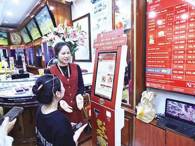 Cửa hàng vàng Bảo Tín Minh Châu có hành vi bán “vàng giấy” cho khách. Ảnh: Đức Thanh