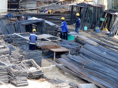 Chính phủ yêu cầu xử lý kịp thời các trường hợp găm hàng, giữ hàng, làm đứt gãy chuỗi cung ứng, đẩy giá tăng cao bất hợp lý ảnh hưởng đến tiến độ xây dựng các công trình, dự án đầu tư.