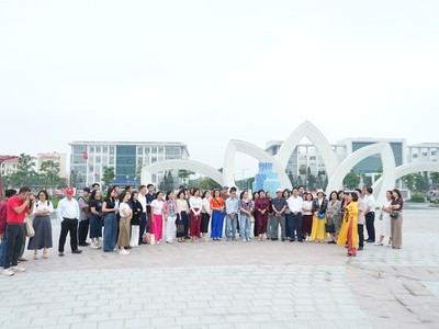 Đoàn đại biểu khảo sát tại Công viên Gia Lâm.