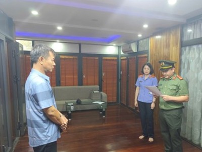 Cơ quan chức năng công bố các quyết định, lệnh tố tụng trong vụ án.