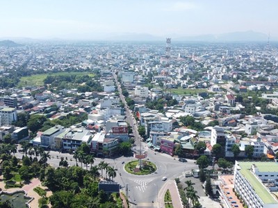 Chủ tịch Quảng Ngãi chỉ đạo tháo gỡ các điểm nghẽn, thúc đẩy tăng trưởng 