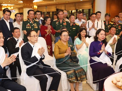 Tham dự buổi lễ có các đồng chí: Lê Hoài Trung, Ủy viên Bộ Chính trị, Bộ trưởng Ngoại giao; Đoàn Minh Huấn, Ủy viên Bộ Chính trị, Giám đốc Học viện Chính trị Quốc gia Hồ Chí Minh; Võ Thị Ánh Xuân, Bí thư Trung ương Đảng, Phó Chủ tịch nước, cùng một số đồng chí Ủy viên Trung ương Đảng, đại diện lãnh đạo các ban, bộ, ngành Trung ương và địa phương.