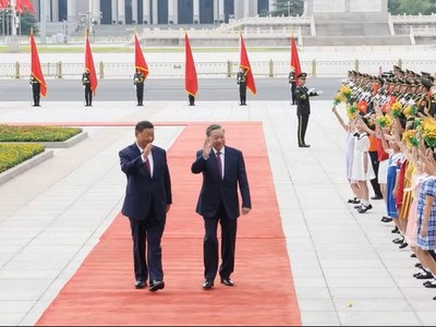 Tổng Bí thư Ban Chấp hành Trung ương Đảng Cộng sản Trung Quốc, Chủ tịch nước Cộng hòa nhân dân Trung Hoa Tập Cận Bình và Phu nhân chủ trì Lễ đón cấp Nhà nước Tổng Bí thư Ban Chấp hành Trung ương Đảng Cộng sản Việt Nam, Chủ tịch nước Cộng hòa xã hội chủ nghĩa Việt Nam Tô Lâm và Phu nhân thăm cấp Nhà nước tới Trung Quốc từ ngày 18 đến 20/8/2024. (Ảnh: TTXVN)