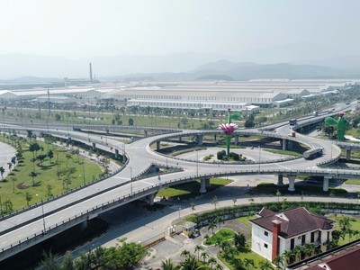 Dự án Khu nhà ở xã hội Núi Thành được giao cho công ty Cổ phần Tập đoàn Hà Mỹ Hưng làm chủ đầu tư.