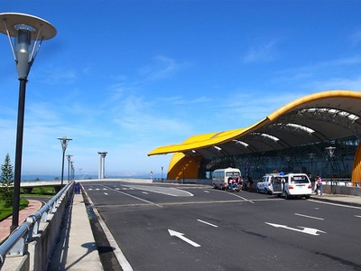 Dự án Nâng cấp Cảng hàng không Liên Khương có tổng vốn gần 5.000 tỷ đồng, đang được triển khai nhằm đưa Liên Khương trở thành cảng hàng không quốc tế. 