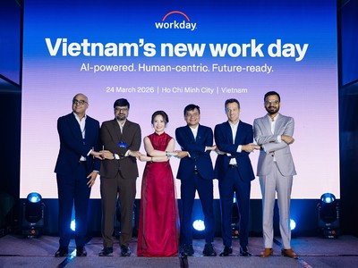  Ông Đoàn Hải Nam (thứ 3 từ phải qua), Giám đốc Công nghệ VSOL trong sự kiện Workday ra mắt tại Việt Nam. Ảnh_ Thanh Viết Lê