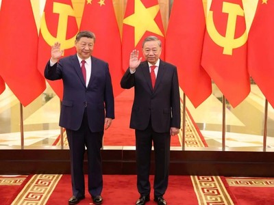 Tổng Bí thư, Chủ tịch nước Tô Lâm và Tổng Bí thư, Chủ tịch nước Trung Quốc Tập Cận Bình chụp ảnh chung trong chuyến thăm Việt Nam hồi tháng 4/2025 (Ảnh: Nhật Bắc).