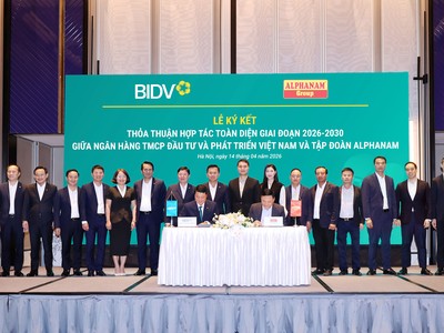 Tổng Giám đốc BIDV Lê Ngọc Lâm và Chủ tịch HĐQT Alphanam Nguyễn Tuấn Hải đại diện hai đơn vị ký kết thỏa thuận hợp tác