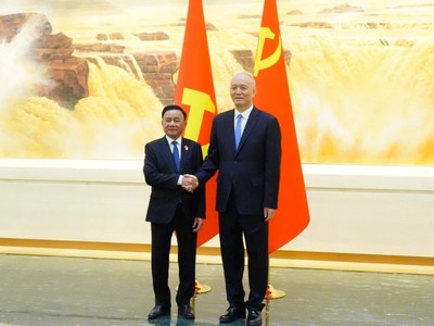  Thường trực Ban Bí thư Trần Cẩm Tú (trái) và Chánh Văn phòng Trung ương Đảng Cộng sản Trung Quốc tại buổi hội đàm. Ảnh: TTXVN.