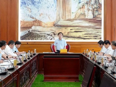 Bí thư Tỉnh ủy Quảng Trị Nguyễn Văn Phương phát biểu tại buổi làm việc.