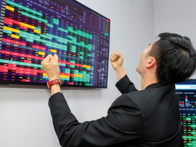 Một số ngân hàng mạnh tay chia cổ tức, đồng thời lên kế hoạch tăng vốn điều lệ