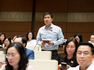 Đại biểu Hoàng Minh Hiếu (Nghệ An) tham gia thảo luận. 