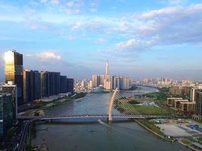 UBND Thành phố yêu cầu việc xây dựng dự án Luật cần có tư duy kiến tạo phát triển, thiết kế khung thể chế đồng bộ, linh hoạt, kiên định với mục tiêu phát triển của địa phương. Ảnh: Lê Toàn.