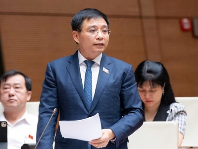 Phó thủ tướng Nguyễn Văn Thắng phát biểu tại hội trường. 