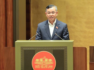 Bộ trưởng Bộ Tài chính Ngô Văn Tuấn báo cáo tiếp thu, giải trình - Ảnh Đức Thanh. 