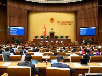 Phiên thảo luận sáng 23/4 của Quốc hội. 