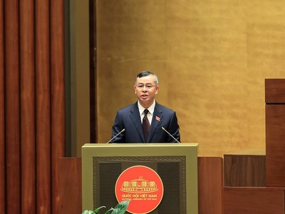 Bộ trưởng Bộ Tài chính Ngô Văn Tuấn trình bày báo cáo giải trình, tiếp thu ý kiến của các đại biểu Quốc hội về Kế hoạch Đầu tư công trung hạn 2026-2030 (Ảnh: Đức Thanh)