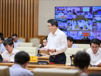  Thứ trưởng Bộ Tài chính Trần Quốc Phương báo cáo tại Hội nghị. Ảnh: VGP