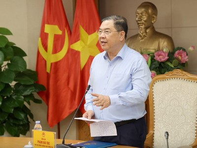 Phó Thủ tướng Thường trực Chính phủ Phạm Gia Túc làm việc với Bộ Xây dựng, một số bộ, ngành, TP. Hà Nội, TPHCM về tình hình triển khai các dự án đường sắt - Ảnh: VGP.