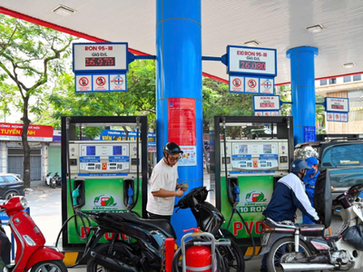 Thủ tướng: Bộ Công thương lo đủ điện, xăng dầu 