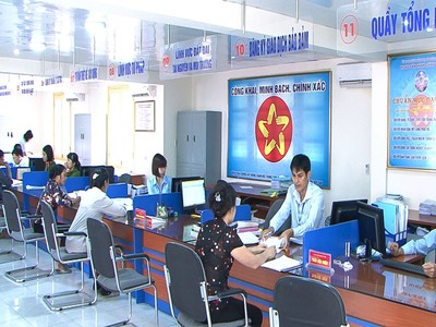 Chính phủ vừa ban hành 8 Nghị quyết về cắt giảm, phân cấp, đơn giản hóa thủ tục hành chính và điều kiện kinh doanh thuộc quản lý của các Bộ, ngành.