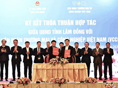 PCI 2.0 được kỳ vọng là công cụ tham chiếu quan trọng cho quá trình cải cách môi trường kinh doanh và nâng cao chất lượng điều hành kinh tế ở cấp địa phương. Trong ảnh: UBND tỉnh Lâm Đồng vừa ký với VCCI kết thỏa thuận về Hợp tác cải thiện môi trường đầu tư kinh doanh, nâng cao năng lực cạnh tranh, hỗ trợ phát triển doanh nghiệp trên địa bàn Lâm Đồng.