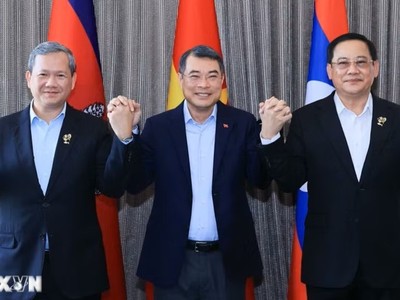 Thủ tướng Chính phủ Lê Minh Hưng với Thủ tướng Campuchia Hun Manet và Thủ tướng Lào Sonexay Siphandone.