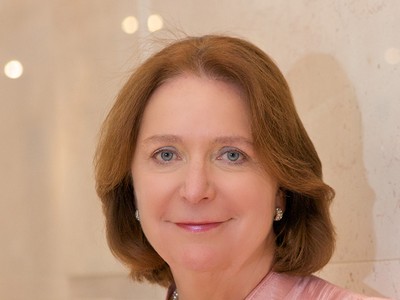  Bà Angela Knight, Chủ tịch HĐQT Cơ quan Dịch vụ tài chính Astana (Kazakhstan), nguyên Thứ trưởng phụ trách kinh tế Bộ Tài chính Anh