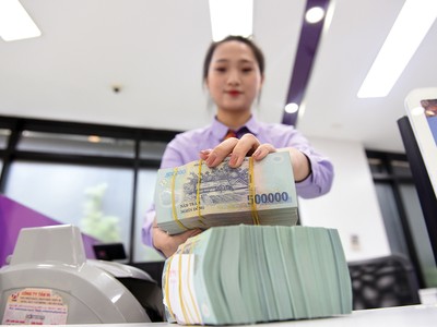 Mặt bằng lãi suất tiếp tục chịu áp lực khi tình trạng lệch pha giữa tăng trưởng huy động và cho vay duy trì