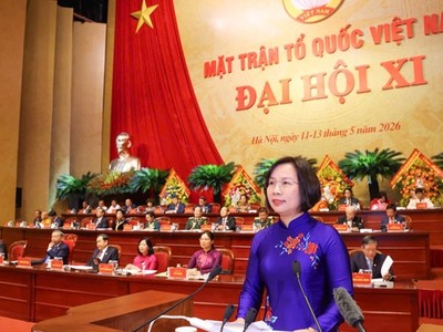 Bà Bùi Huyền Mai tham luận tại Đại hội.