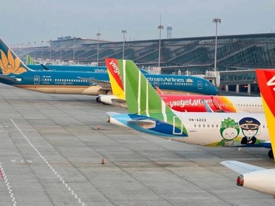 Với quy mô gần 100 triệu dân và tốc độ tăng trưởng cao, thị trường hàng không nội địa Việt Nam đang trở thành “điểm ngắm” hấp dẫn của các nhà đầu tư nước ngoài. 