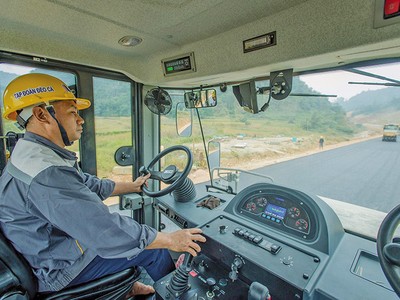 Đầu tư công được xác định là động lực quan trọng để đạt mục tiêu tăng trưởng 2 con số. Ảnh: Đức Thanh 