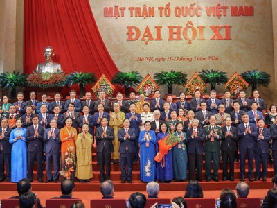 70 vị tham gia Đoàn Chủ tịch Uỷ ban Trung ương Mặt trận Tổ quốc Việt Nam khóa XI ra mắt Đại hội. Ảnh: Quang Vinh.