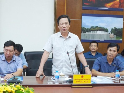 Phó Chủ tịch Thường trực UBND tỉnh Quảng Trị Hoàng Nam phát biểu tại buổi làm việc.